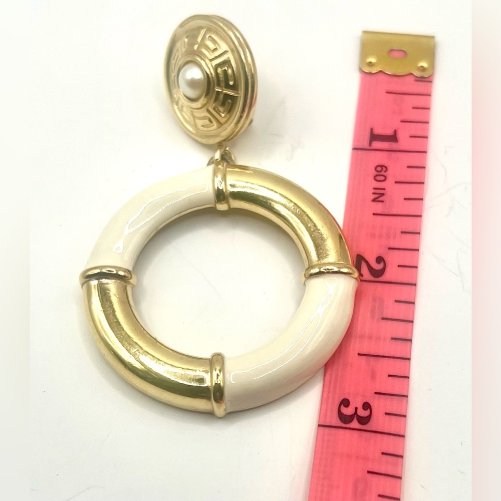 *Extremely Rare* Vintage Givenchy Gold Tone Ivory Enamel & Pearl Clip Earrings - Picture 6 of 6